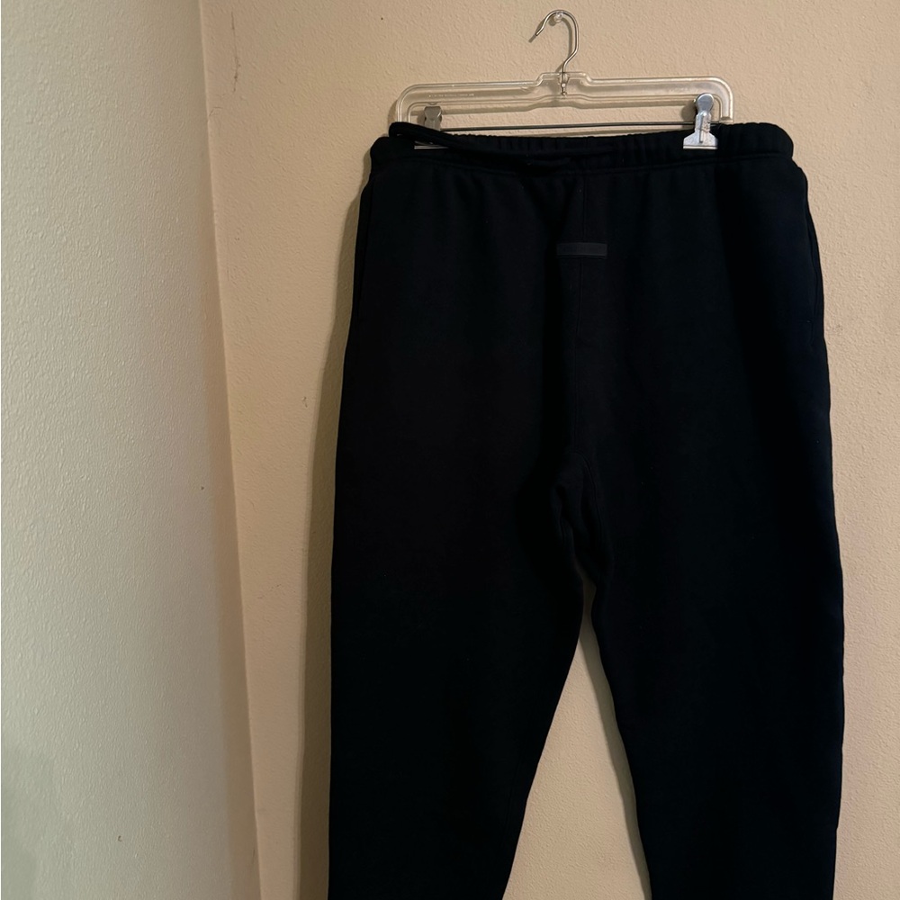 Fear of God Essentials sweatpants sz L. Too big, unable to return. New w/o tags.